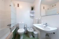 A bathroom at Bonito Piso a 1 minuto de la Playa