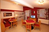 A television and/or entertainment centre at Glemmy Appartements inkl Sommercard