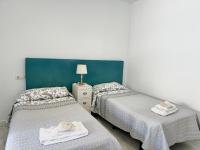 A bed or beds in a room at Benalroma a 50 metros de la playa!