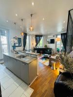Kj&oslash;kken eller kj&oslash;kkenkrok p&aring; Modern cozy flat in the Marais