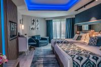 Postel nebo postele na pokoji v ubytování Royal Wings Hotel