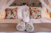 Umkumbe Bush Lodge - Luxury Tented Campにあるベッド