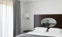 Postel nebo postele na pokoji v ubytování Acropolis Hill Hotel