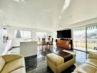Telewizja i/lub zestaw kina domowego w obiekcie Le Panoramique - 4 pièces centre Cannes