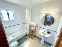 A bathroom at Pretty bungalow with Prívate terrace