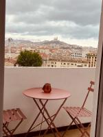 En balkon eller terrasse p&aring; Sublime et Luxieux T3 Vue incroyable Mer et tout les monuments de Marseille