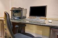 トラベロッジ アット ザ プレシディオにあるキッチンまたは簡易キッチン