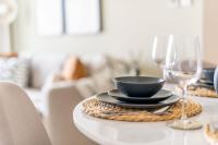 Posezení v ubytování GuestReady - Lux design with top skyline view
