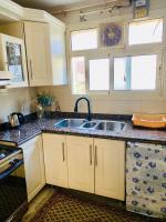 Kuchyň nebo kuchyňský kout v ubytování Apartment in Maadi for rent