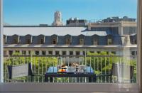 A balcony or terrace at NH Collection Madrid Suecia