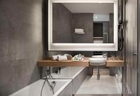 A bathroom at NH Collection Madrid Suecia