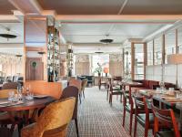 A restaurant or other place to eat at NH Collection Madrid Suecia