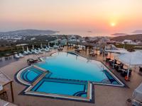 Bazén v ubytovaní Orizontes Hotel Santorini alebo v jeho blízkosti