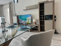TV a/nebo společenská místnost v ubytování Elizi summer house in Varna South Bay Beach