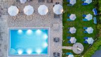 Bazén v ubytovaní Primavera Hotel alebo v jeho blízkosti