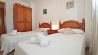 Posteľ alebo postele v izbe v ubytovaní Apartament Nuria