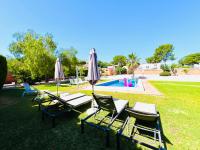 Bazén v ubytovaní VILLA SUMMER SOL Mediterránea alebo v jeho blízkosti