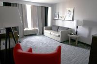 Ein Sitzbereich in der Unterkunft Country Inn &amp; Suites by Radisson, Council Bluffs, IA