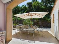 Patio lub wspólna przestrzeń na świeżym powietrzu w obiekcie Villa Paloma St Tropez