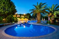 Bazén v ubytování Ekaterini Hotel nebo v jeho okolí