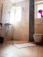 Koupelna v ubytování Apartmani kike