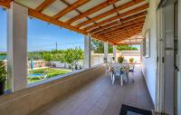 Balkon lub taras w obiekcie 2 Bedroom Beautiful Home In Muro