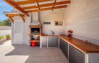 Kuchnia lub aneks kuchenny w obiekcie 2 Bedroom Beautiful Home In Muro