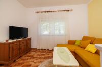 TV a/nebo společenská místnost v ubytování Apartments Darko