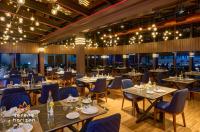 Restaurace v ubytování Serene Horizon