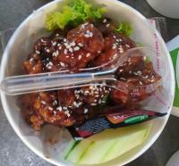 Jídlo v hostelu nebo okolí