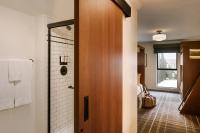 Ein Bett oder Betten in einem Zimmer der Unterkunft FOUND Hotel, Santa Monica
