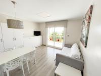 A television and/or entertainment centre at Aparthotel Solifemar