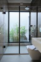 Koupelna v ubytování Ashta Suites - Cozy Suite