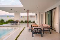 Bazén v ubytování Ashta Suites - Cozy Suite nebo v jeho okolí