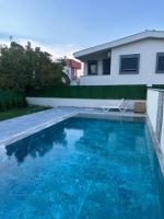 Bazén v ubytování Karaburun Mordoğanda Havuzlu & Bahçeli Lüx Villa nebo v jeho okolí