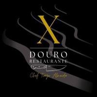 un logo per un ristorante Dolin con una x gialla di Quinta São José - Museu do Triciclo a Mesão Frio