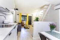 A kitchen or kitchenette at Apartamento Retiro V en Madrid
