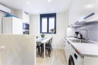 A kitchen or kitchenette at Apartamento Retiro V en Madrid