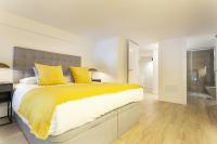 A bed or beds in a room at Apartamento Retiro V en Madrid