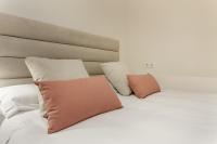 A bed or beds in a room at Apartamento Retiro V en Madrid
