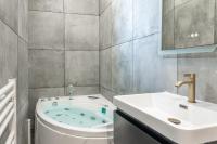 Kúpeľňa v ubytovaní Lavie Maison Eiffel AC Hot Tub