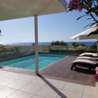 The swimming pool at or close to Bella Vista House