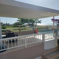 The swimming pool at or close to Bella Vista House