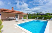 Bazén v ubytování Holiday Home Fazana 23 nebo v jeho okolí