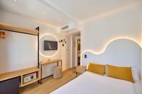 Łóżko lub łóżka w pokoju w obiekcie Universal Hotel Bikini