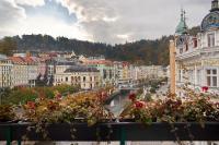 Nespecifikovaný výhled na destinaci Karlovy Vary nebo výhled na město při pohledu z hotelu