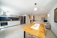 Kuchyň nebo kuchyňský kout v ubytování Heritage Island Escape - Casa Bola- Boutique Retreat