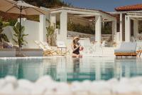 Bazén v ubytování Ampelia Hotel Kassandra nebo v jeho okolí