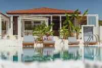 Bazén v ubytování Ampelia Hotel Kassandra nebo v jeho okolí