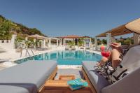 Bazén v ubytování Ampelia Hotel Kassandra nebo v jeho okolí